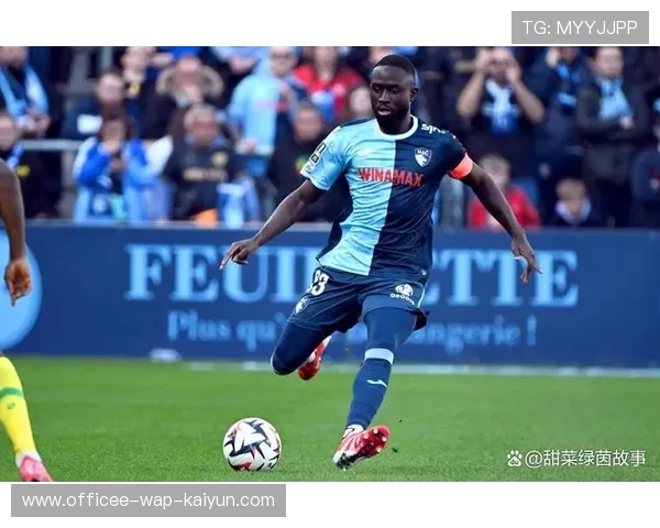 法甲：蒙彼利埃2-0胜斯特拉斯堡，门将多次救险，蒙彼利埃球员