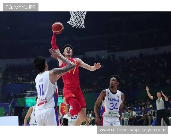 菲律宾男篮在东南亚运动会首场比赛中以52分优势击败新加坡队，展现出强劲实力。